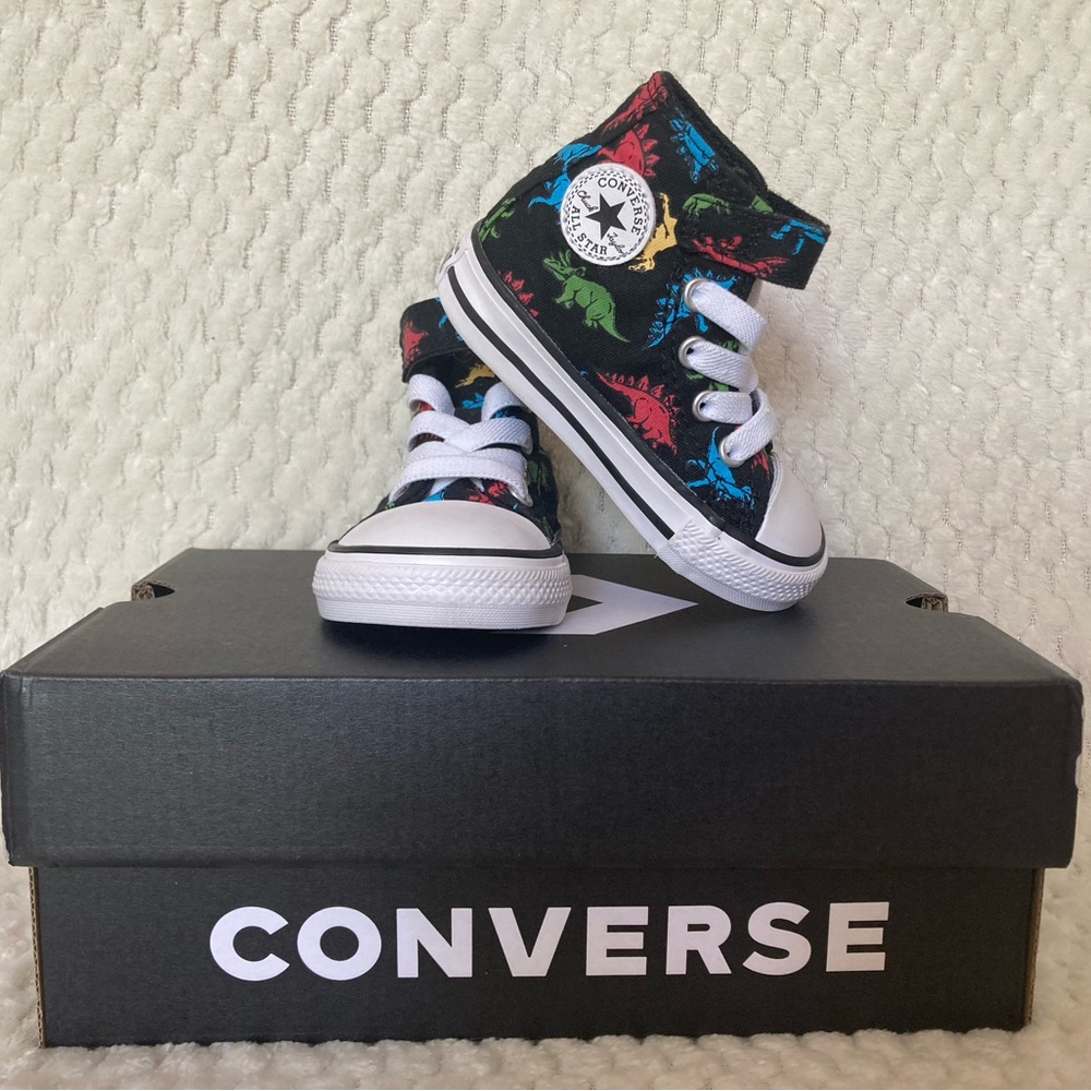 NEW in Original Box Converse Infant size 4 Black/Soft Red/Baltic Blue Dino print